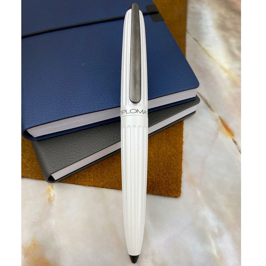 Writing Levenger + 22 More | Diplomat Aero Lacquered Pen White