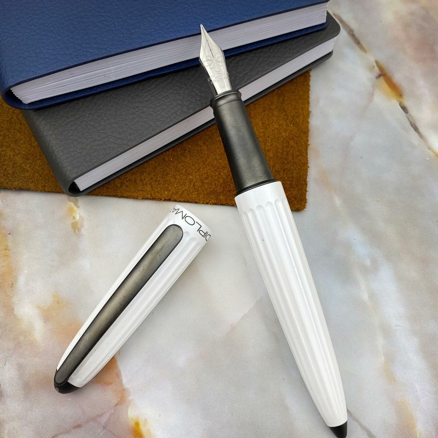 Writing Levenger Fountain Pens | Diplomat Aero Lacquered Fountain Pen White